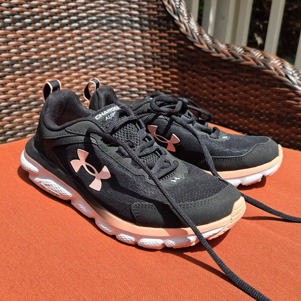 Under Armour Deluxe Charged Assert sneakers Black Pink Athletic Shoes